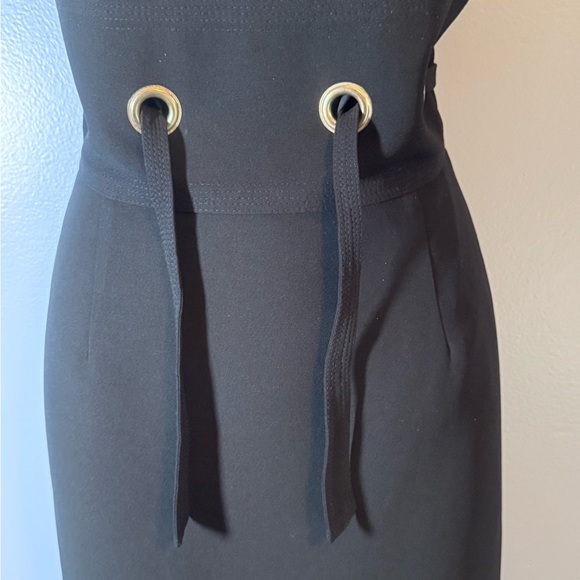 Donna Morgano Black V-Neck Sheath Dress Size 8 Gold Grommet Waist Tie - Picture 5 of 12